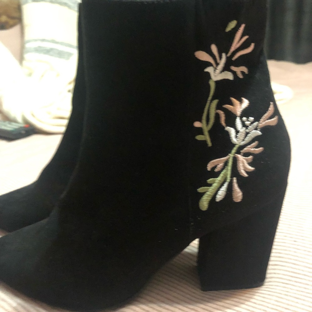 Black floral boots